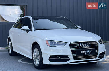 Хэтчбек Audi A3 2016 в 