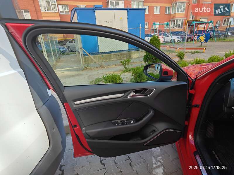 Хэтчбек Audi A3 2016 в Хмельницком