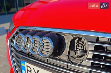 Хэтчбек Audi A3 2016 в 