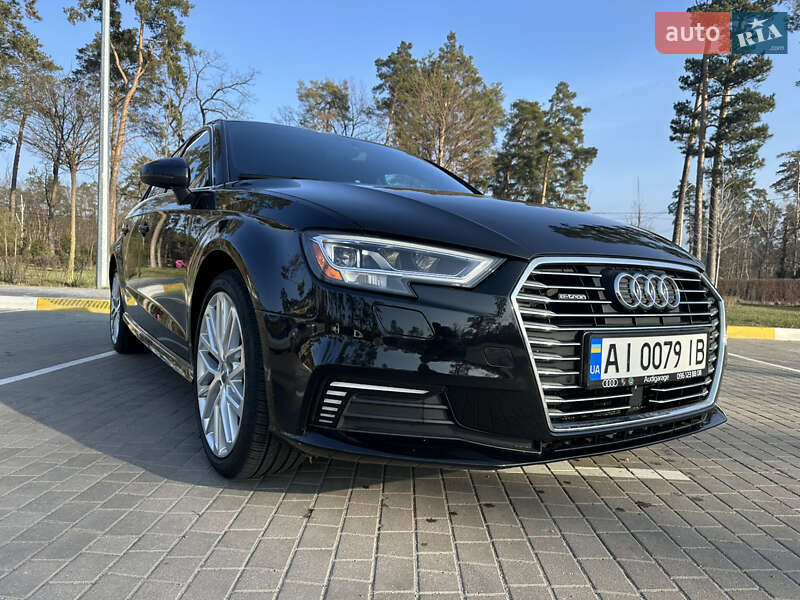 Хэтчбек Audi A3 2017 в Киеве