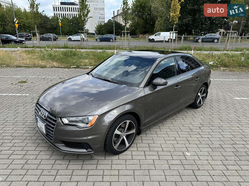 Седан Audi A3 2015 в Самборі