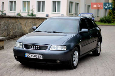 Хэтчбек Audi A3 2002 в 