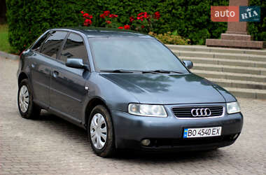 Хэтчбек Audi A3 2002 в 