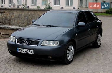 Хэтчбек Audi A3 2002 в 