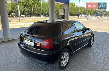 Хэтчбек Audi A3 2003 в 