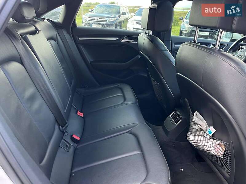 Седан Audi A3 2016 в Львові