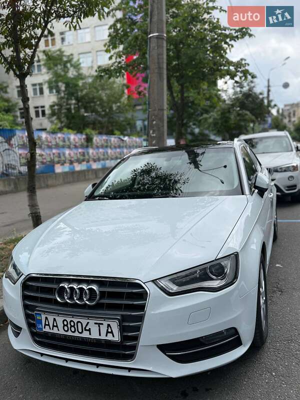 Хэтчбек Audi A3 2016 в Киеве