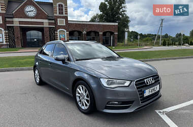 Хэтчбек Audi A3 2016 в 