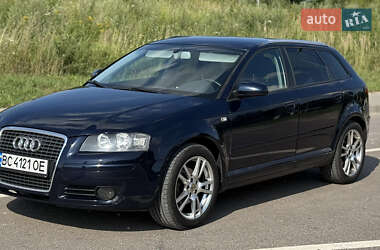 Хэтчбек Audi A3 2004 в 
