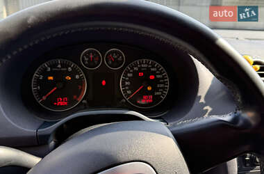 Хэтчбек Audi A3 2004 в 