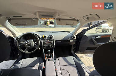 Хэтчбек Audi A3 2004 в 