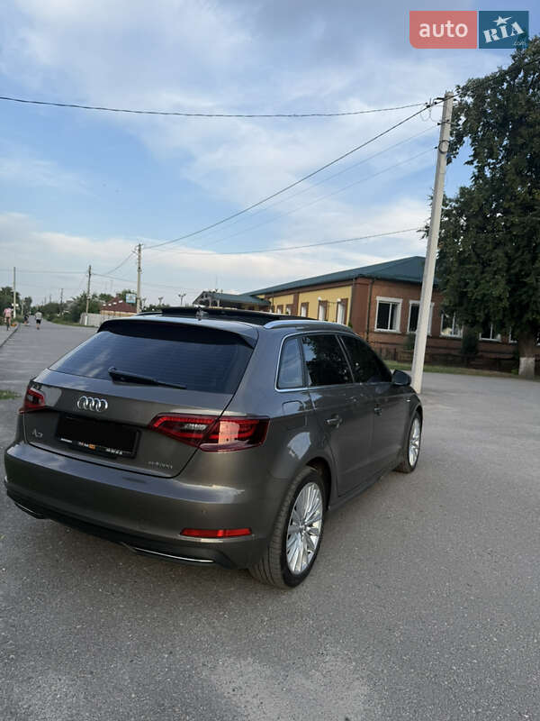Седан Audi A3 2016 в Харькове