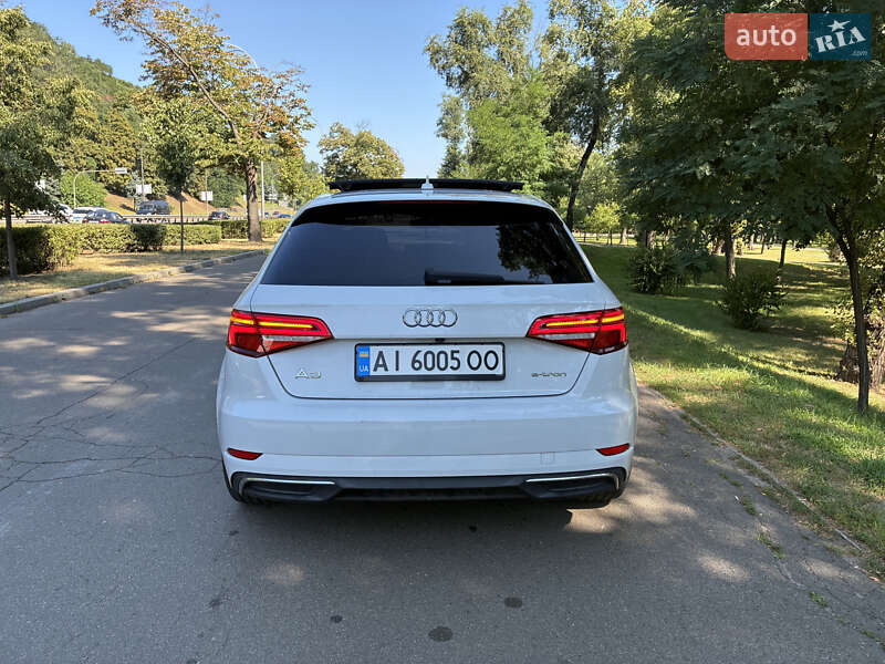 Хэтчбек Audi A3 2016 в Киеве