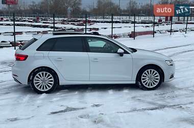 Хэтчбек Audi A3 2016 в 