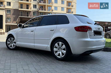 Хэтчбек Audi A3 2013 в 