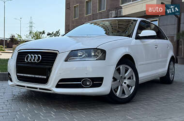 Хэтчбек Audi A3 2013 в 