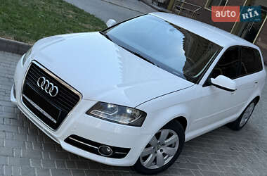 Хэтчбек Audi A3 2013 в 
