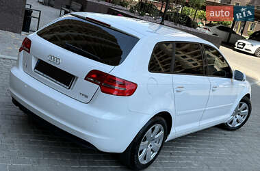 Хэтчбек Audi A3 2013 в 