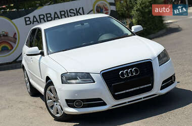 Хэтчбек Audi A3 2013 в 