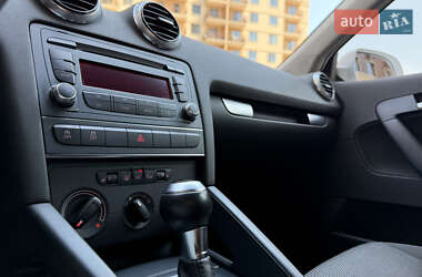 Хэтчбек Audi A3 2013 в 