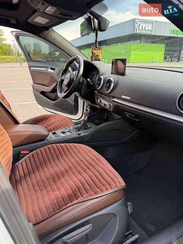 Седан Audi A3 2018 в Киеве