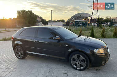 Хэтчбек Audi A3 2004 в 