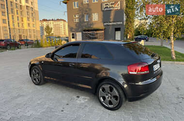 Хэтчбек Audi A3 2004 в 