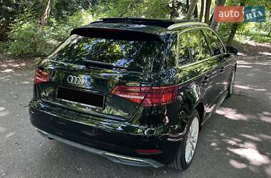 Хэтчбек Audi A3 2017 в 