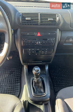 Хэтчбек Audi A3 2001 в 