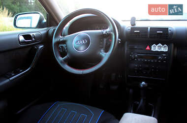 Хетчбек Audi A3 2002 в 