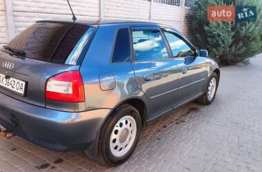 Хэтчбек Audi A3 2002 в 