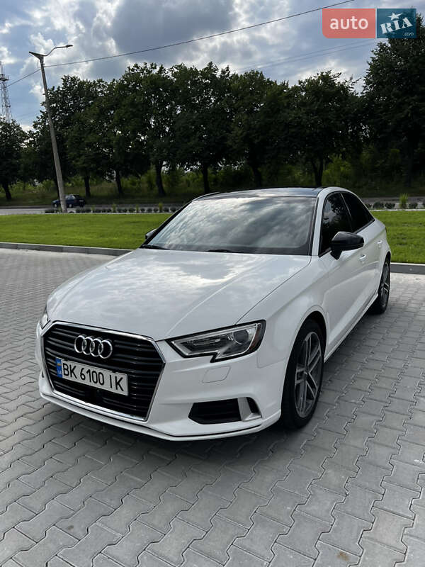 Седан Audi A3 2017 в Ровно