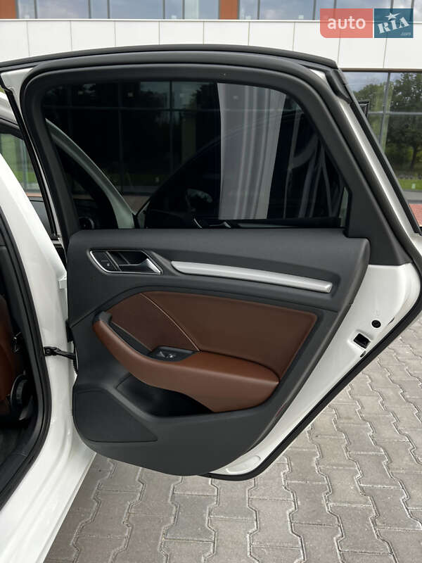 Седан Audi A3 2017 в Ровно