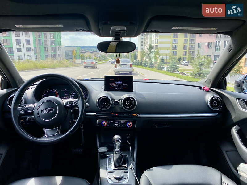 Седан Audi A3 2015 в Рівному