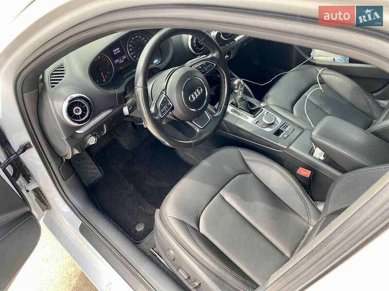 Седан Audi A3 2015 в Рівному