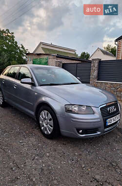 Хэтчбек Audi A3 2004 в 