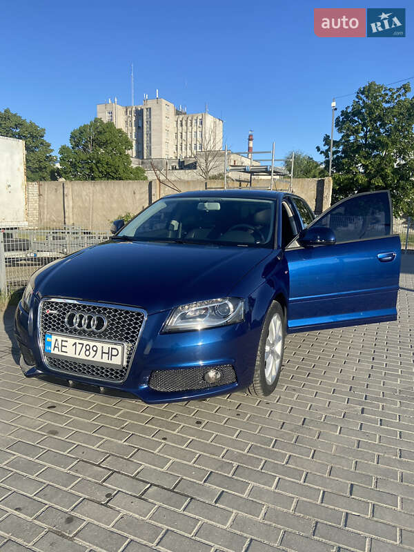 Хетчбек Audi A3 2012 в 