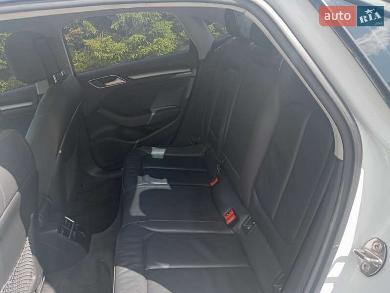Седан Audi A3 2015 в Шепетовке