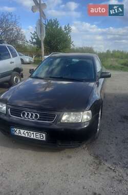 Хэтчбек Audi A3 2000 в 