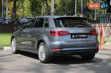 Хэтчбек Audi A3 2015 в 