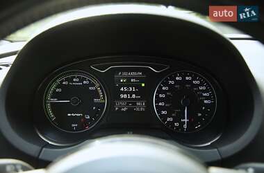 Хэтчбек Audi A3 2015 в 