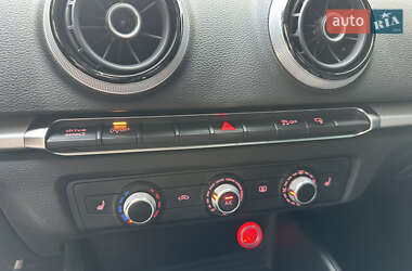 Хэтчбек Audi A3 2016 в 