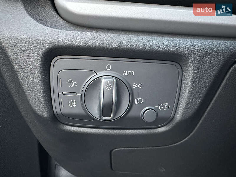 Седан Audi A3 2018 в Ромнах
