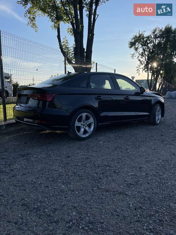 Седан Audi A3 2018 в Львове