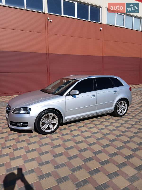 Хэтчбек Audi A3 2012 в 
