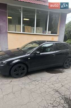 Хэтчбек Audi A3 2004 в 