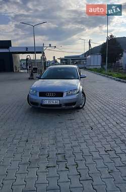 Хэтчбек Audi A3 2004 в 