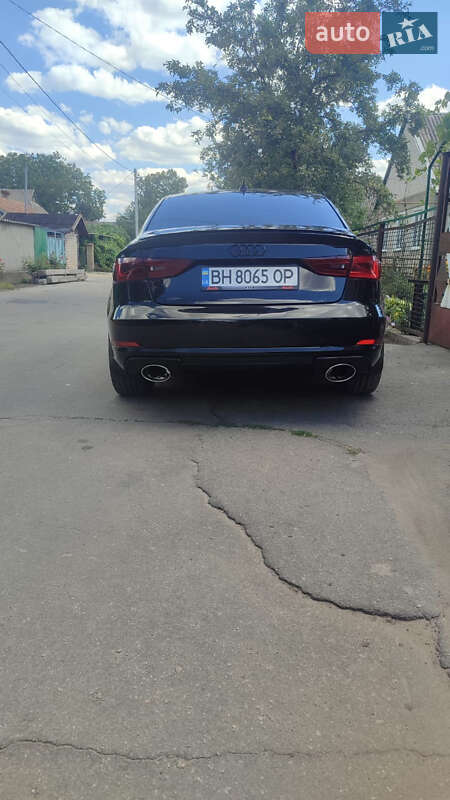 Седан Audi A3 2014 в Гадяче