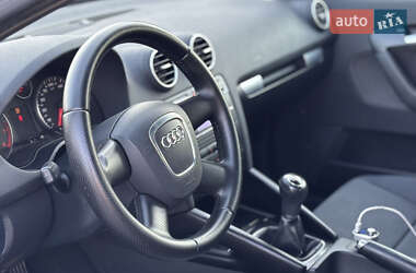 Хэтчбек Audi A3 2006 в 