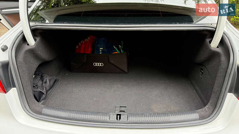 Седан Audi A3 2015 в Львове